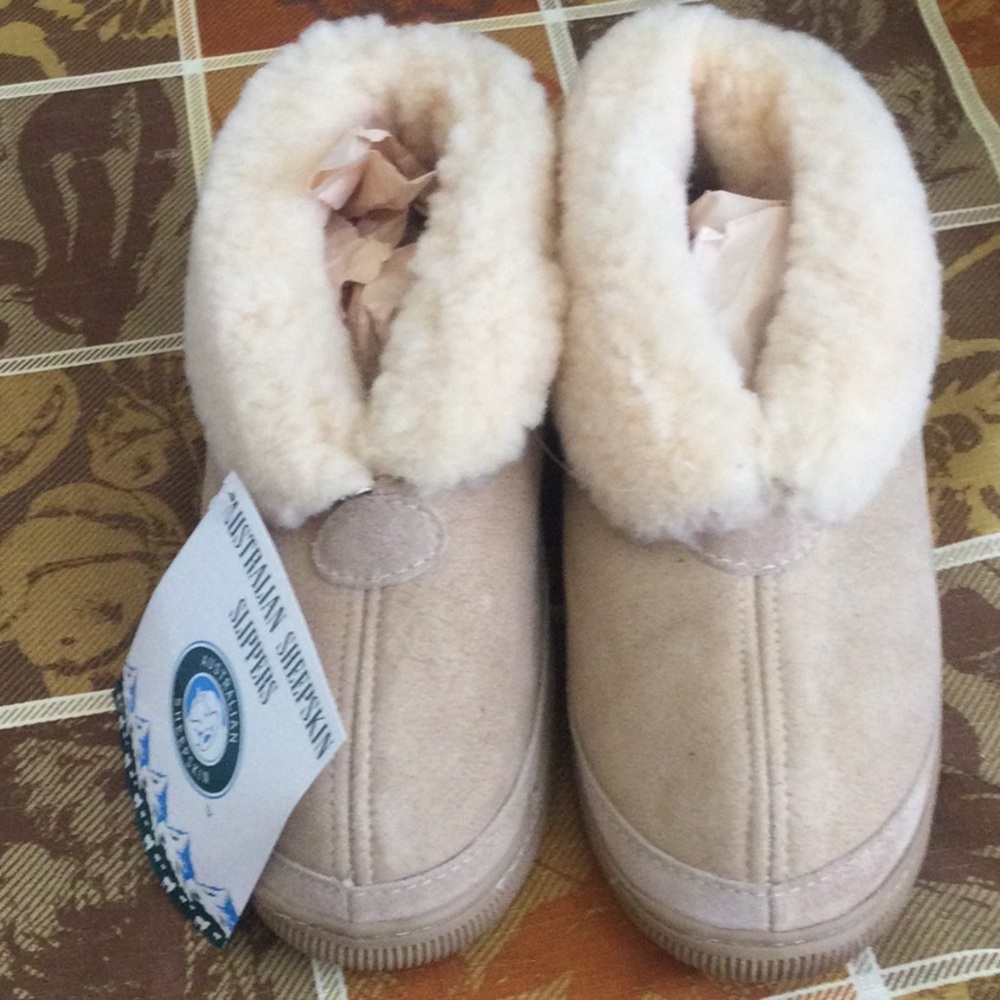 New Sheepskin Australian Slippers - Unisex -11 for men; 12 for ladies